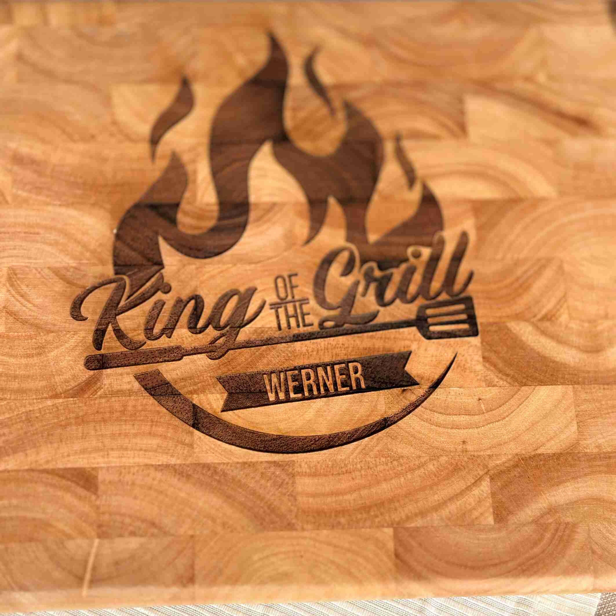 Personalisiertes Schneidebrett Stirnholz King Of The Grill.