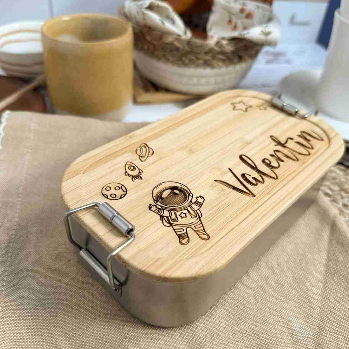 Personalisierte Brotdose mit Astronaut und Namensgravur