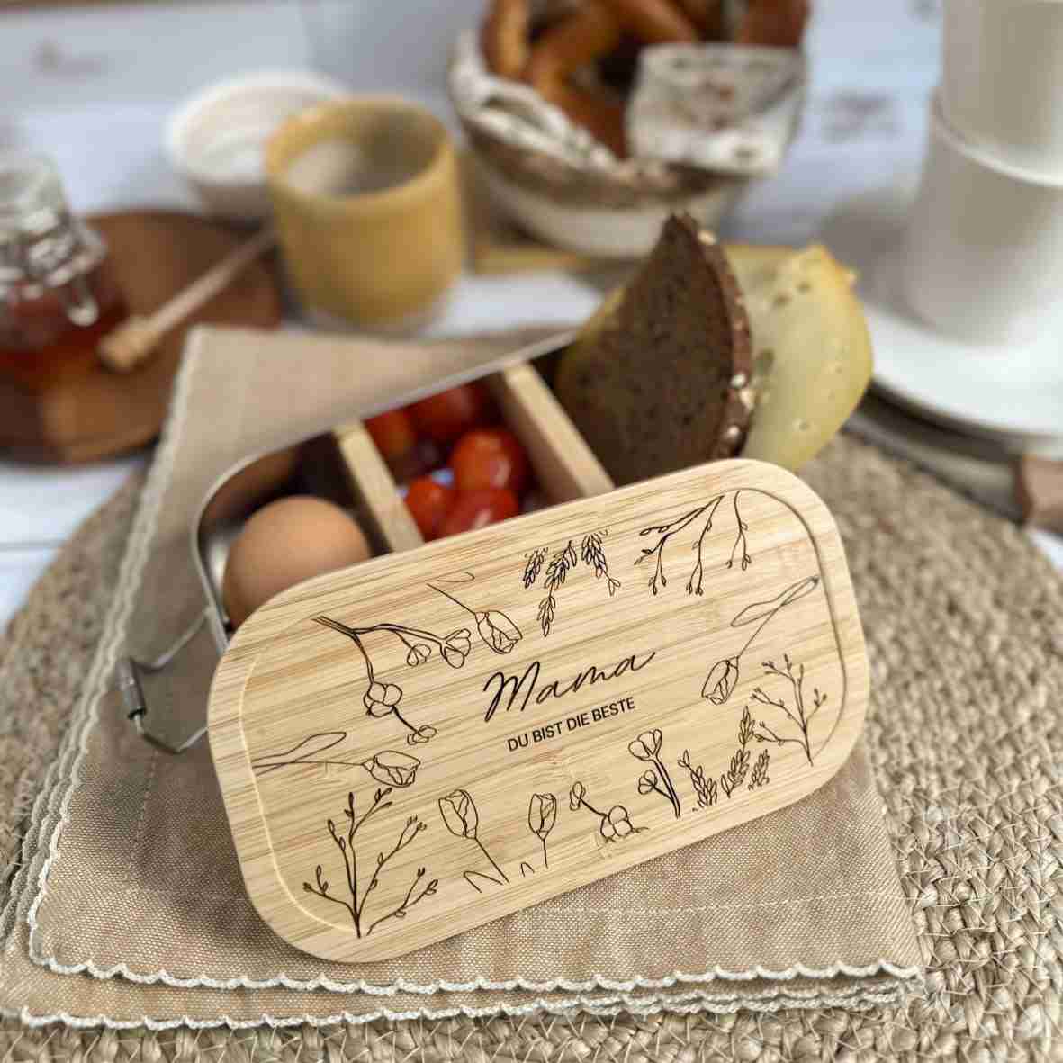 Personalisierte Brotdose mit Wildblumen und Mama-Gravur