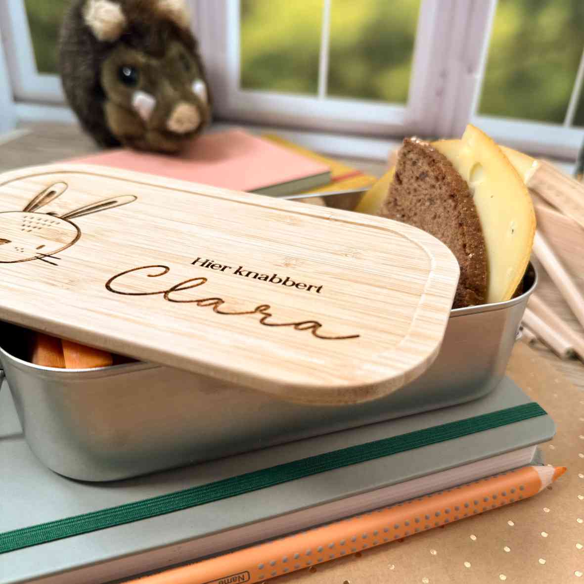 Personalisierte Brotdose mit Hase und Namensgravur
