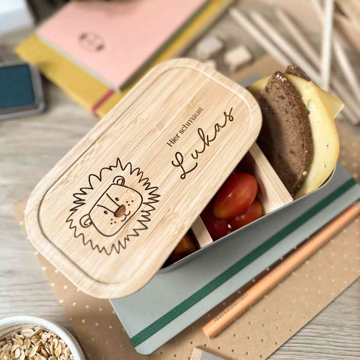 Personalisierte Brotdose mit Löwe und Namensgravur