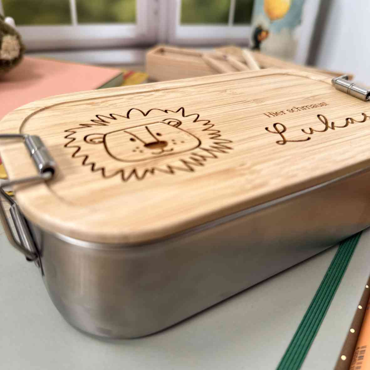 Personalisierte Brotdose mit Löwe und Namensgravur