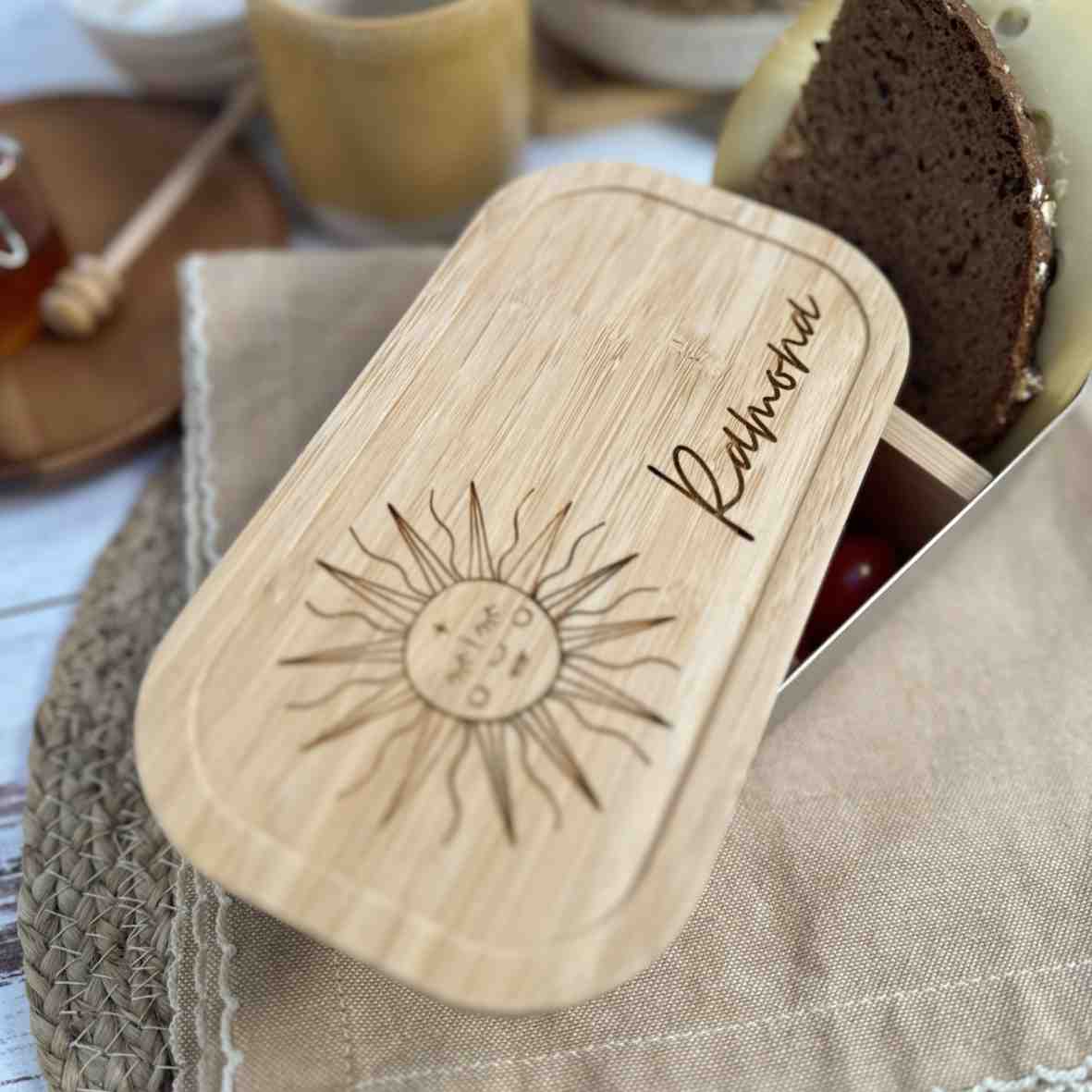 Personalisierte Brotdose mit Boho-Sonne und Namensgravur