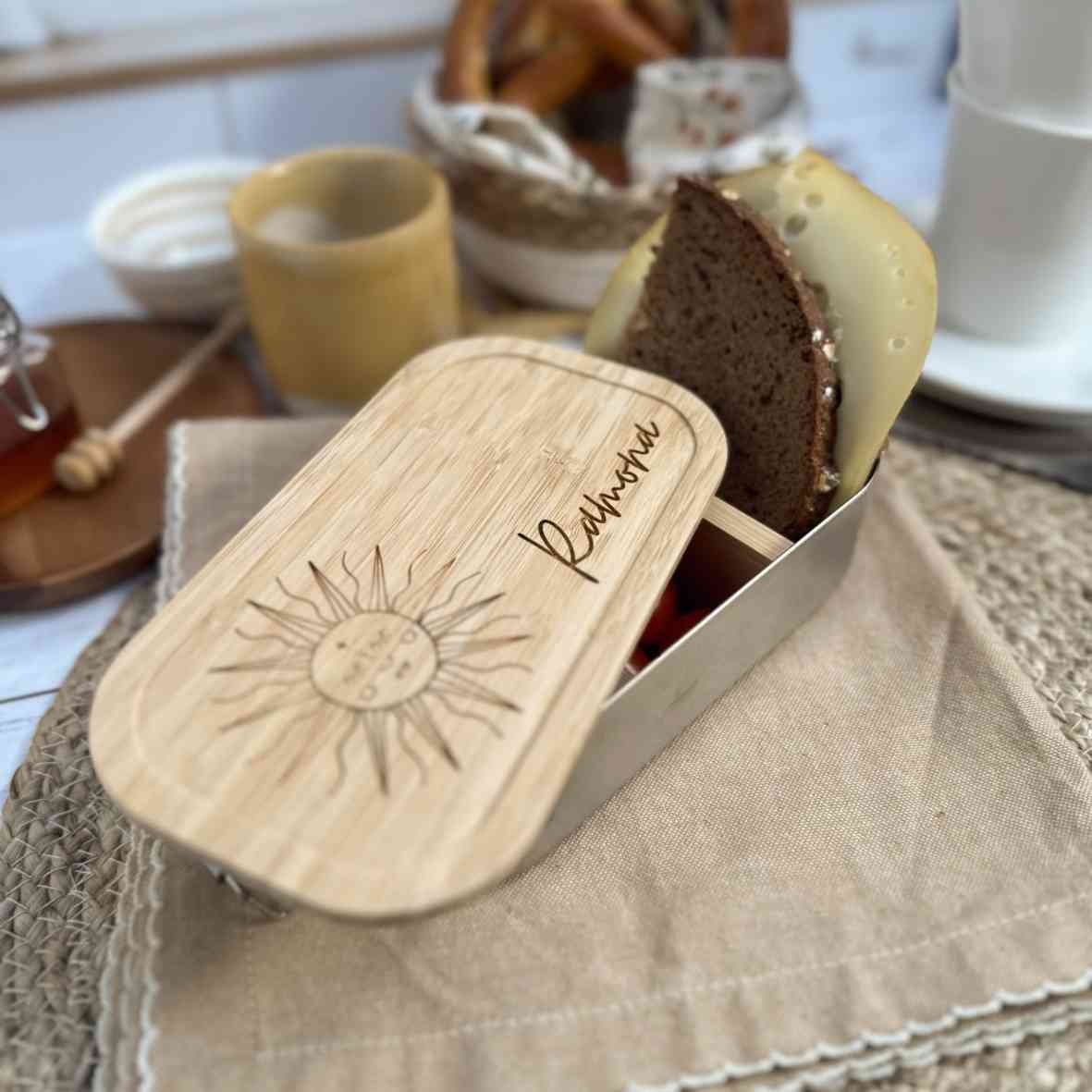 Personalisierte Brotdose mit Boho-Sonne und Namensgravur