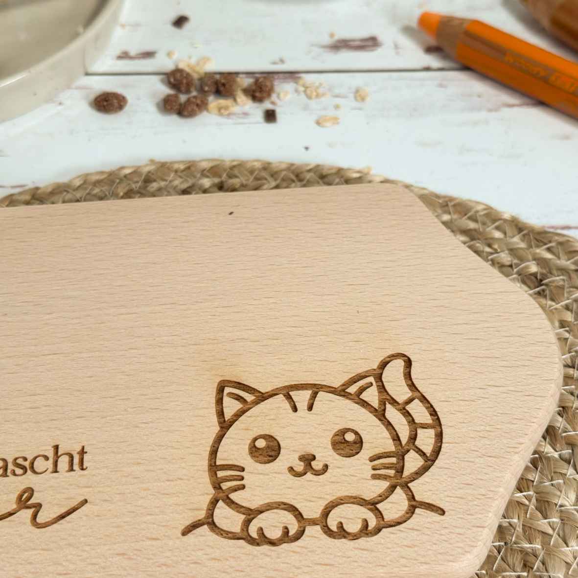 Buchenholz-Frühstücksbrett mit Katzen-Gravur und Namen