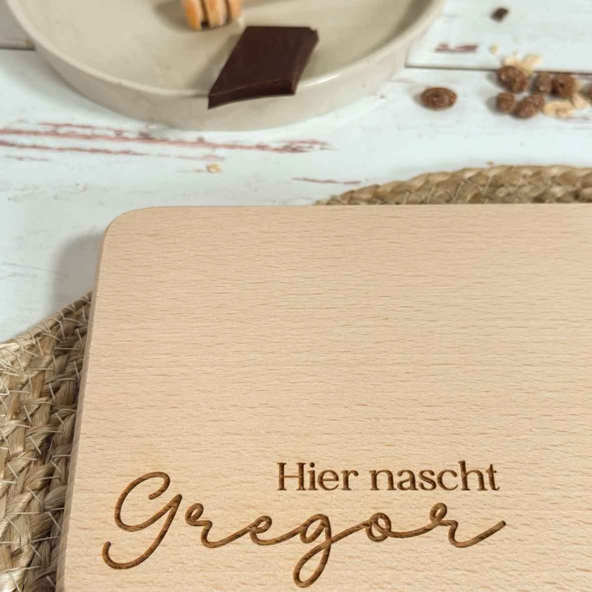 Buchenholz-Frühstücksbrett mit Katzen-Gravur und Namen