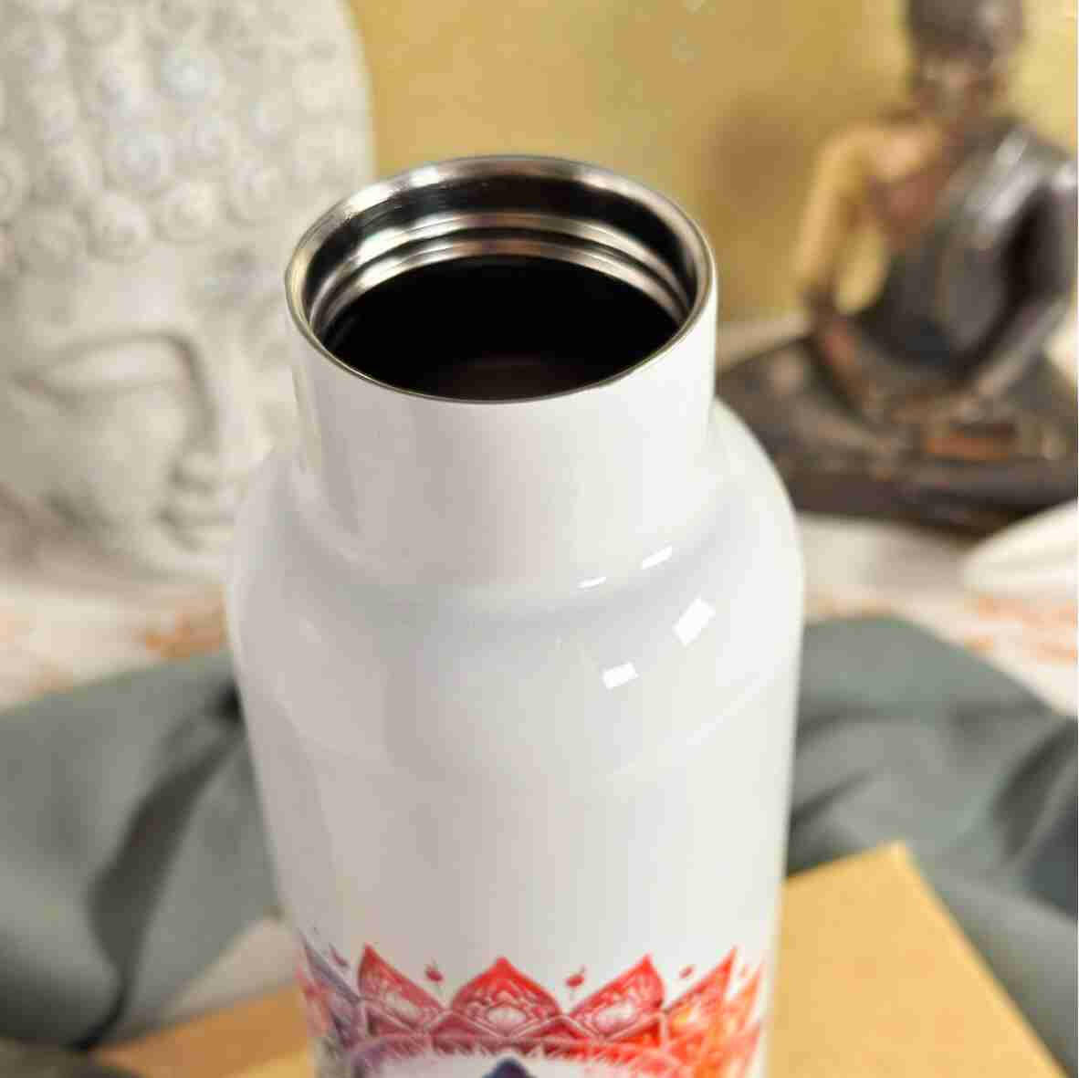 Thermoflasche weiß Buddha bunt.