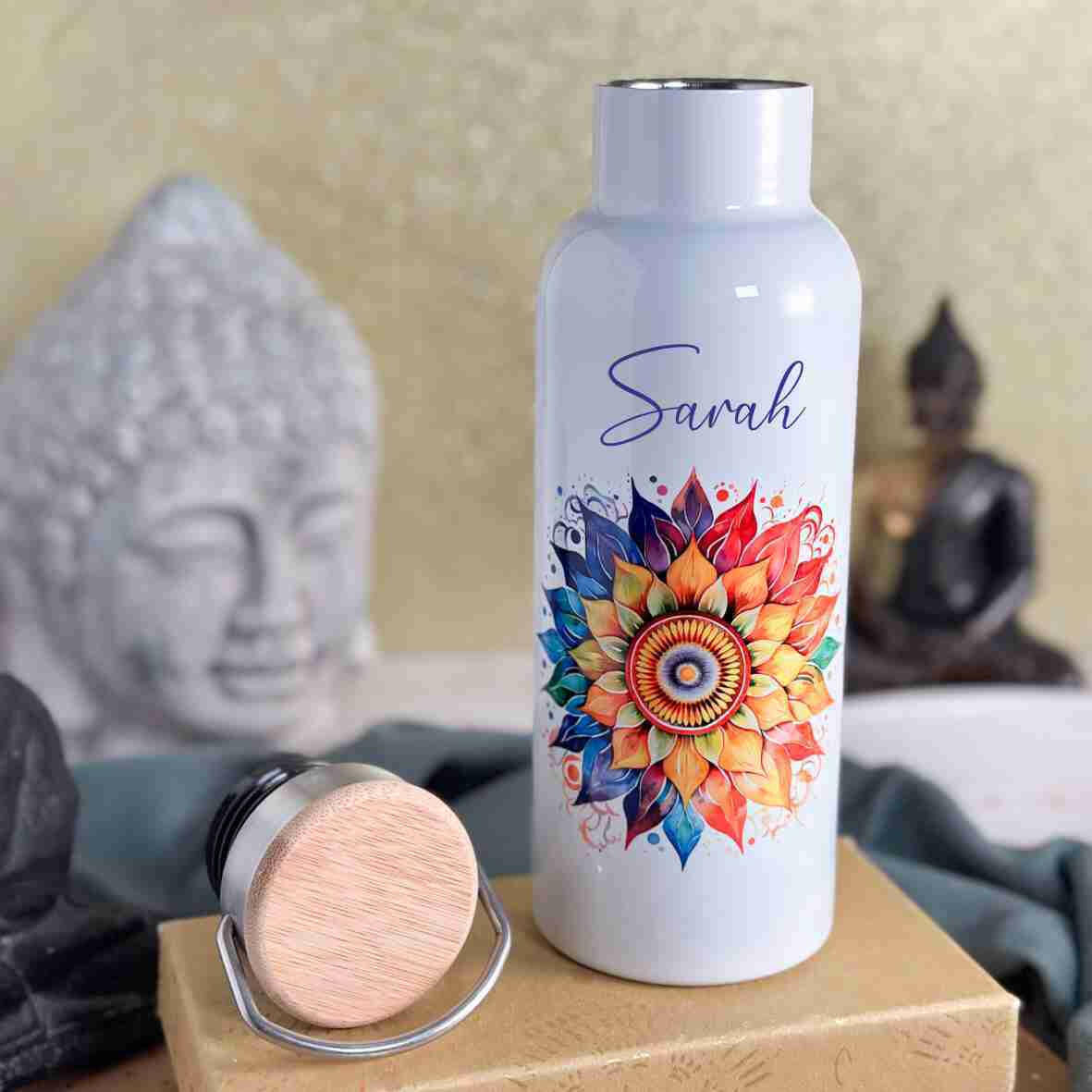 Thermoflasche weiß Mandala bunt.