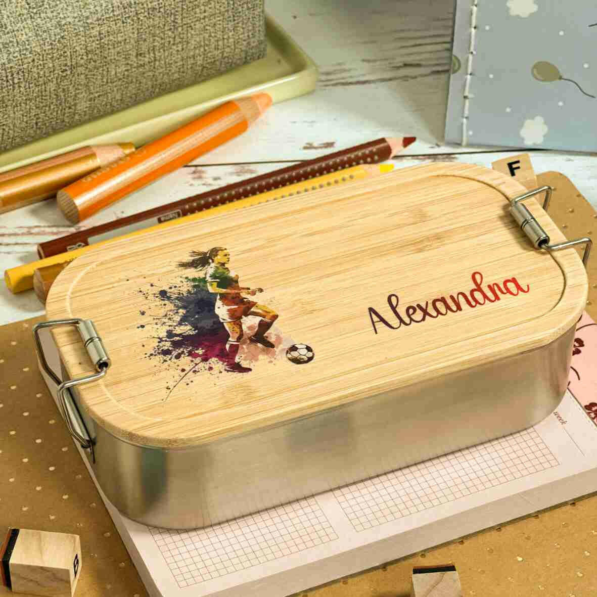 Personalisierte Brotdose Fußballspielerin, farbig bedruckt - Edelstahl mit Bambusdeckel.