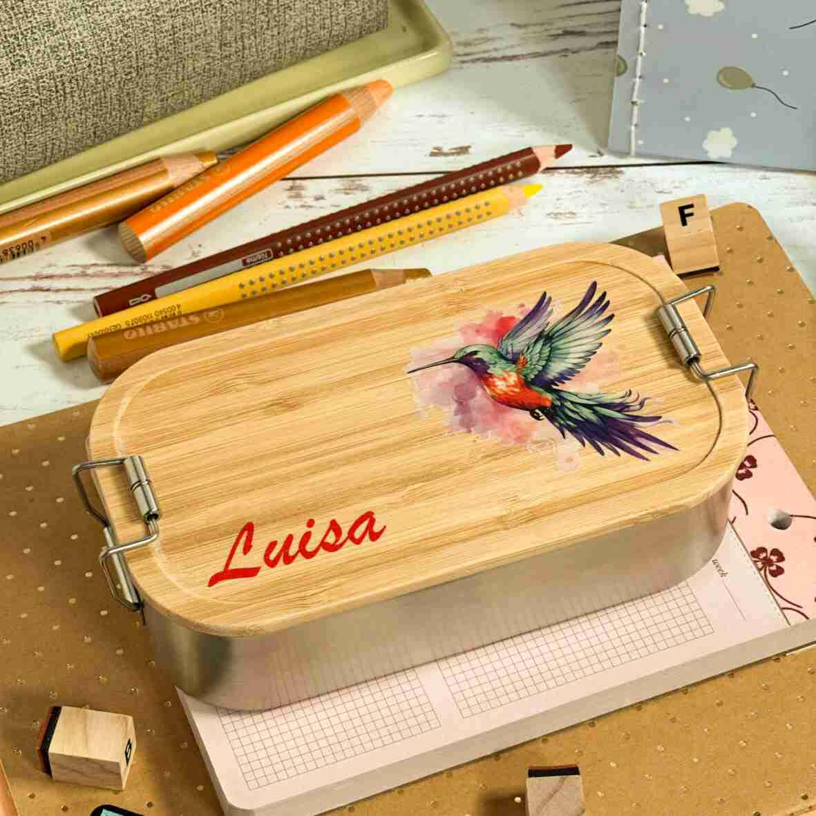 Personalisierte Brotdose Kolibri, farbig bedruckt - Edelstahl mit Bambusdeckel.