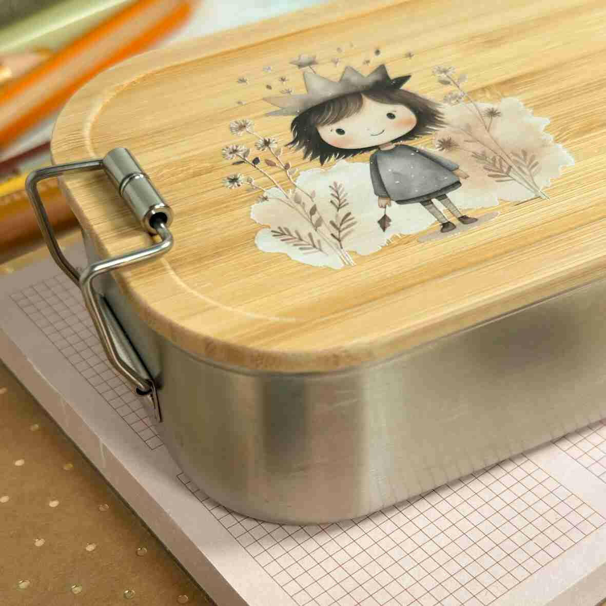 Personalisierte Brotdose Little Princess, farbig bedruckt - Edelstahl mit Bambusdeckel.