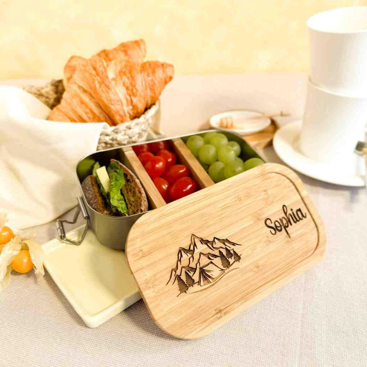 Personalisierte Brotdose Berge Zelt - Edelstahl mit Bambusdeckel.