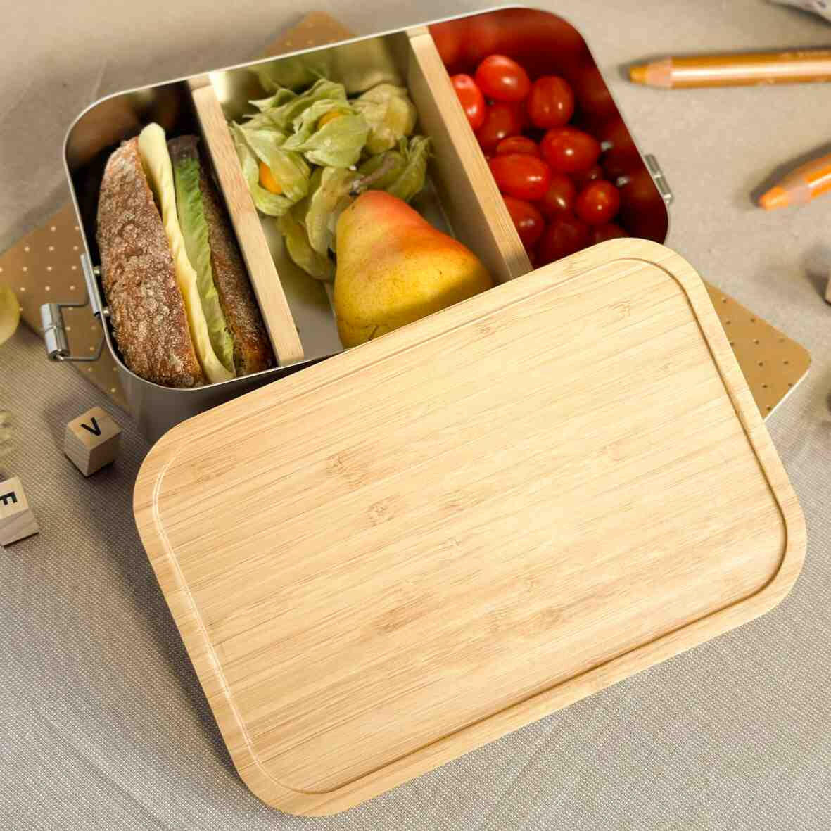 Personalisierte Brotdose Blumenranke - Edelstahl mit Bambusdeckel.