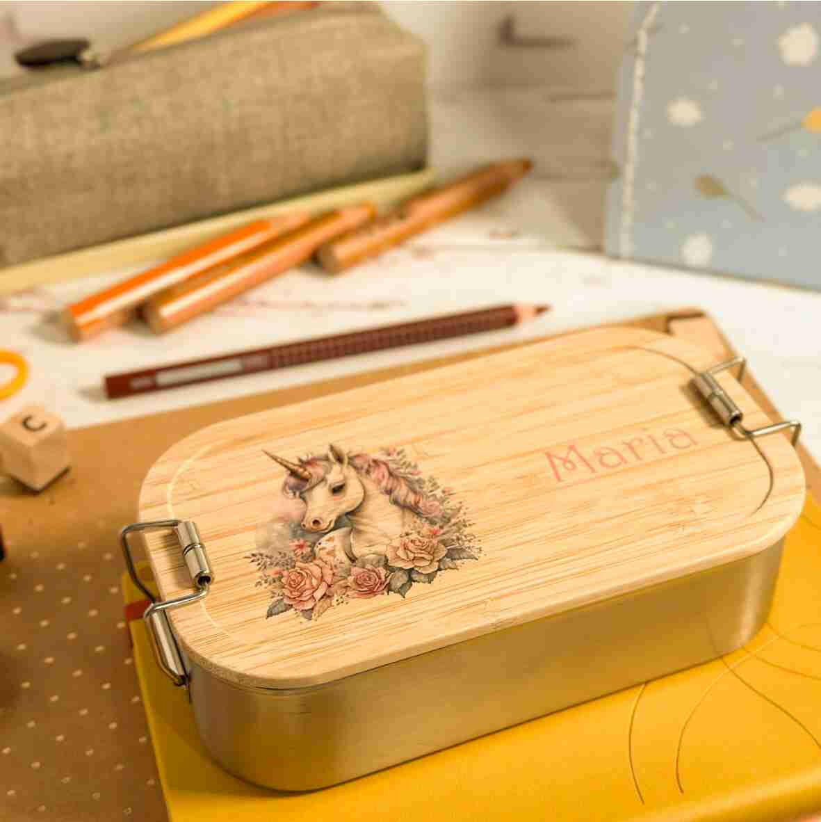 Personalisierte Brotdose Einhorn, farbig bedruckt - Edelstahl mit Bambusdeckel.
