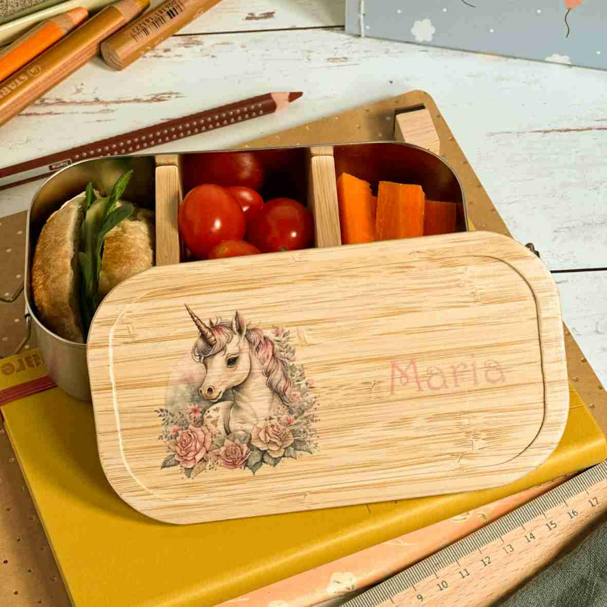 Personalisierte Brotdose Einhorn, farbig bedruckt - Edelstahl mit Bambusdeckel.
