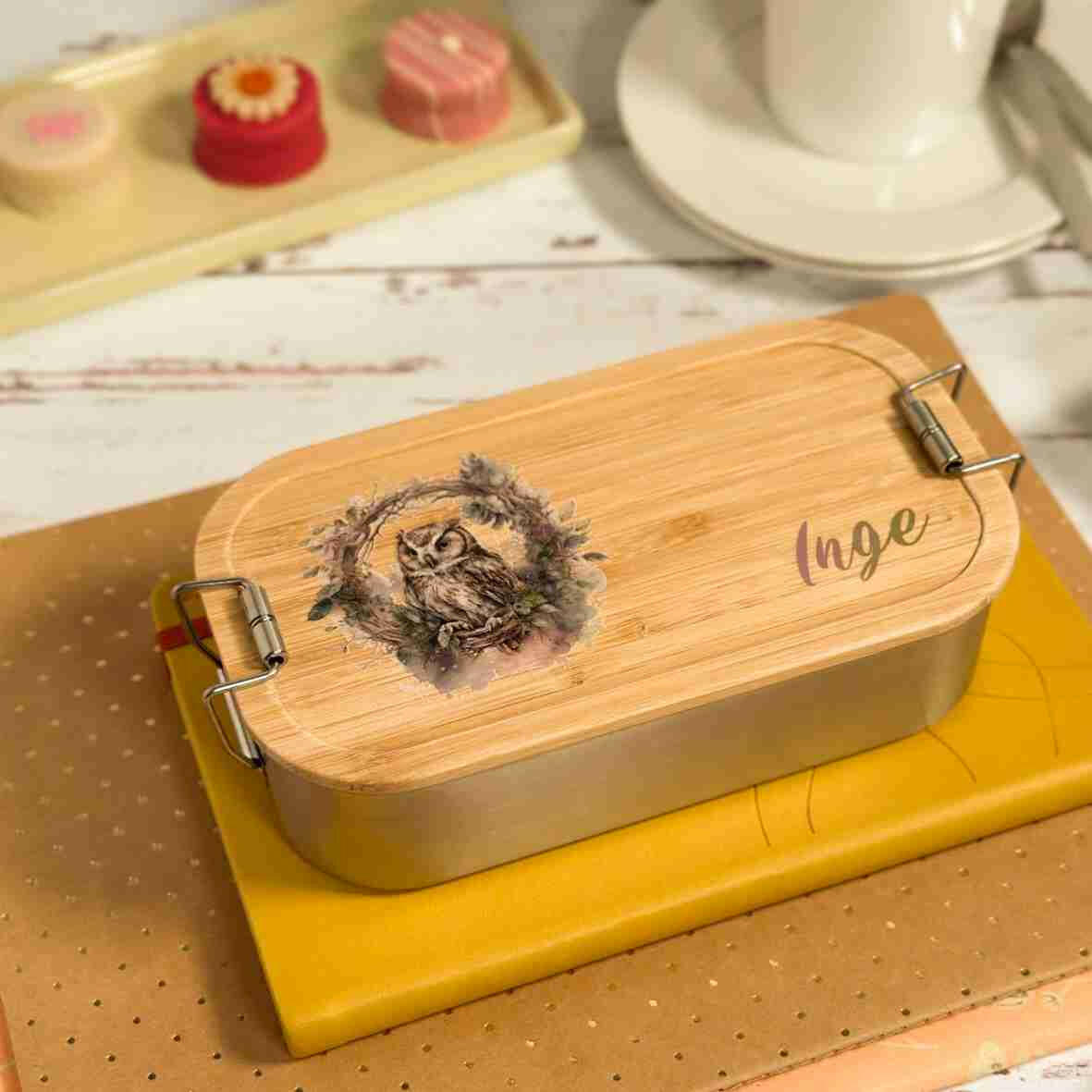 Personalisierte Brotdose Eule, farbig bedruckt - Edelstahl mit Bambusdeckel.