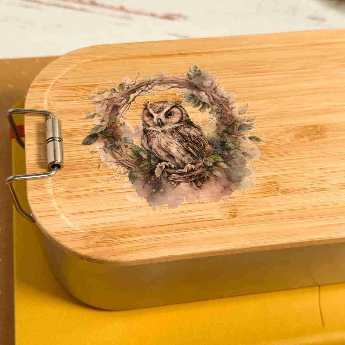 Personalisierte Brotdose Eule, farbig bedruckt - Edelstahl mit Bambusdeckel.