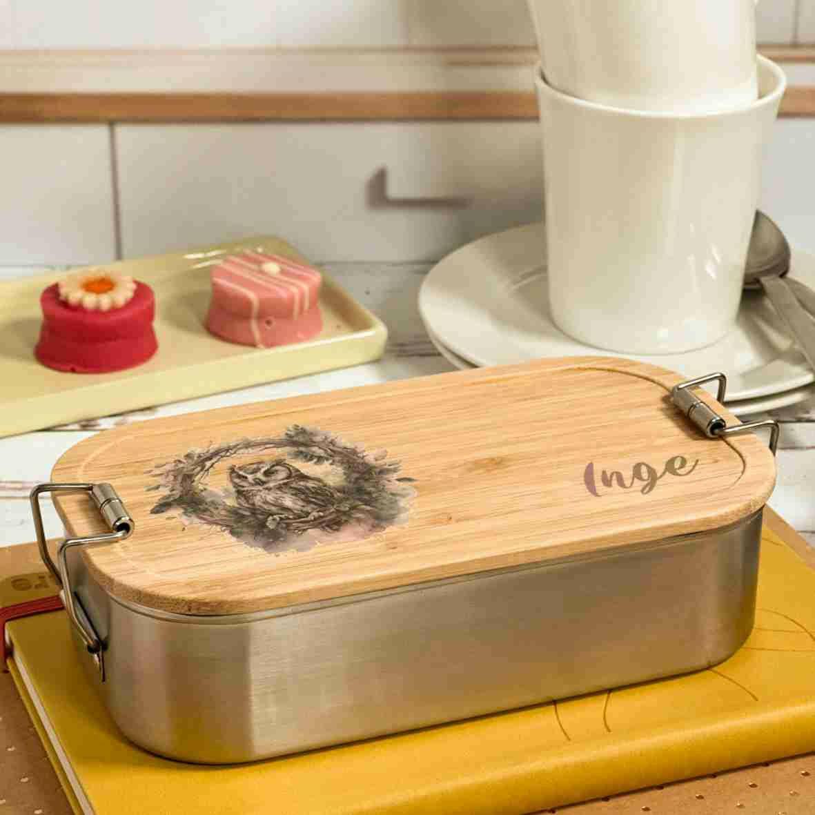 Personalisierte Brotdose Eule, farbig bedruckt - Edelstahl mit Bambusdeckel.