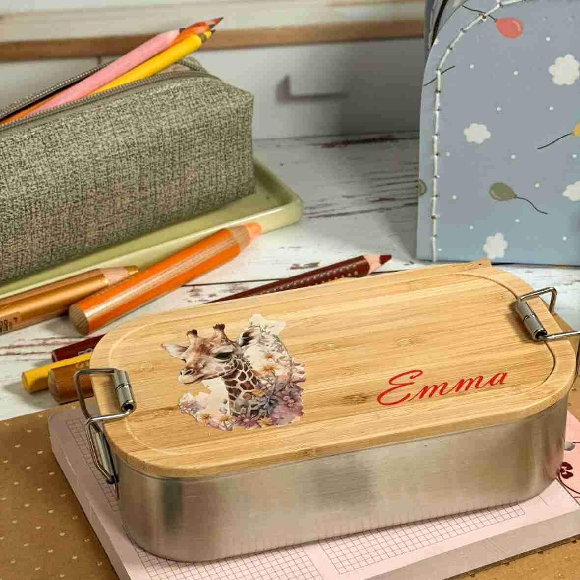 Personalisierte Brotdose Giraffe, farbig bedruckt - Edelstahl mit Bambusdeckel.