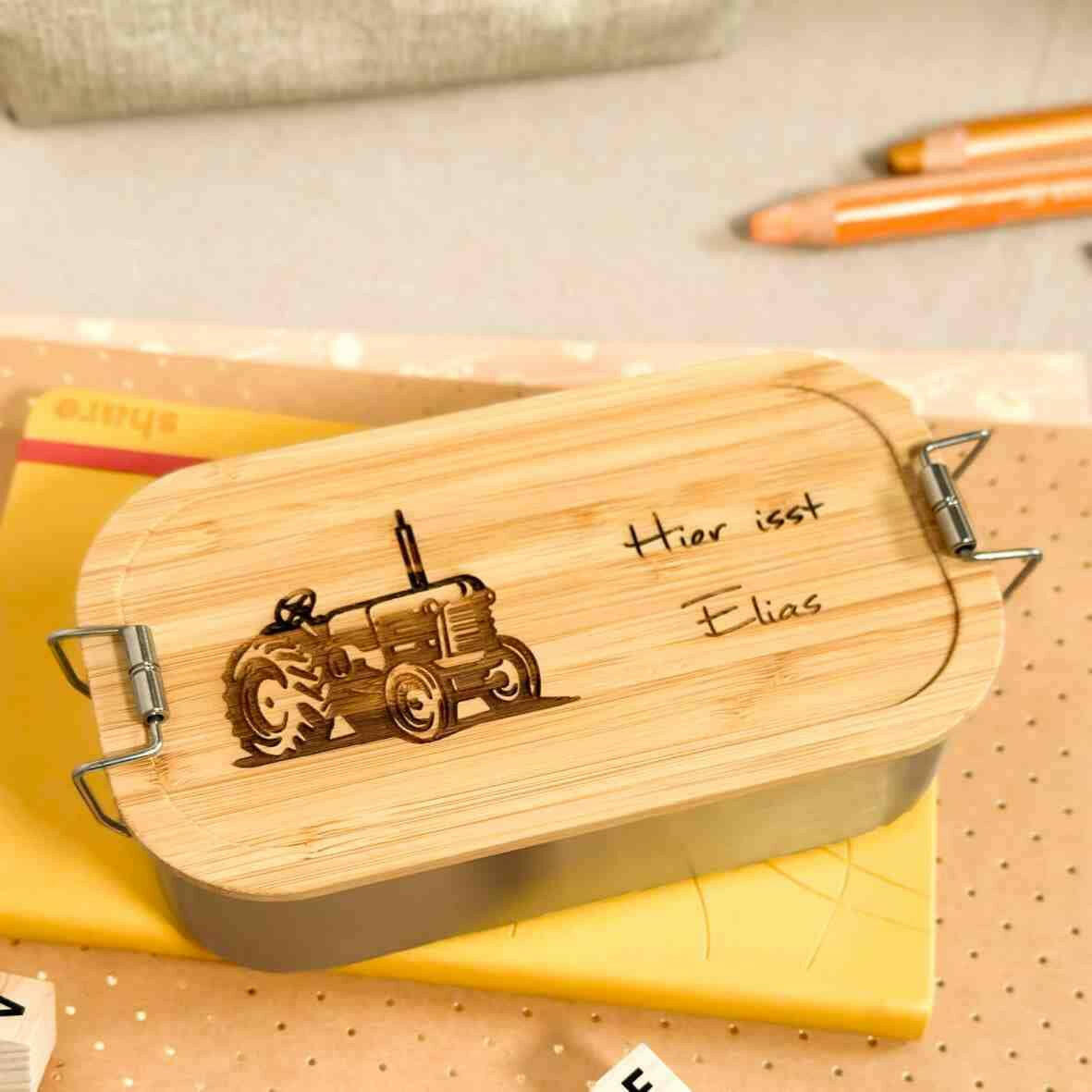 Personalisierte Brotdose Traktor - Edelstahl mit Bambusdeckel.