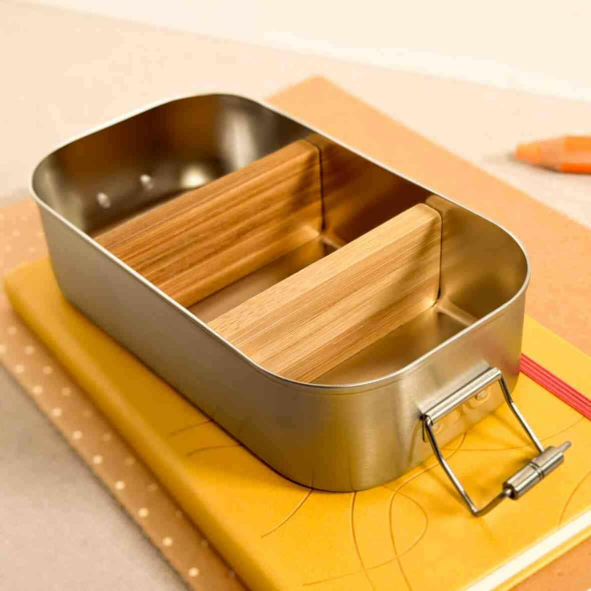 Personalisierte Brotdose Traktor - Edelstahl mit Bambusdeckel.