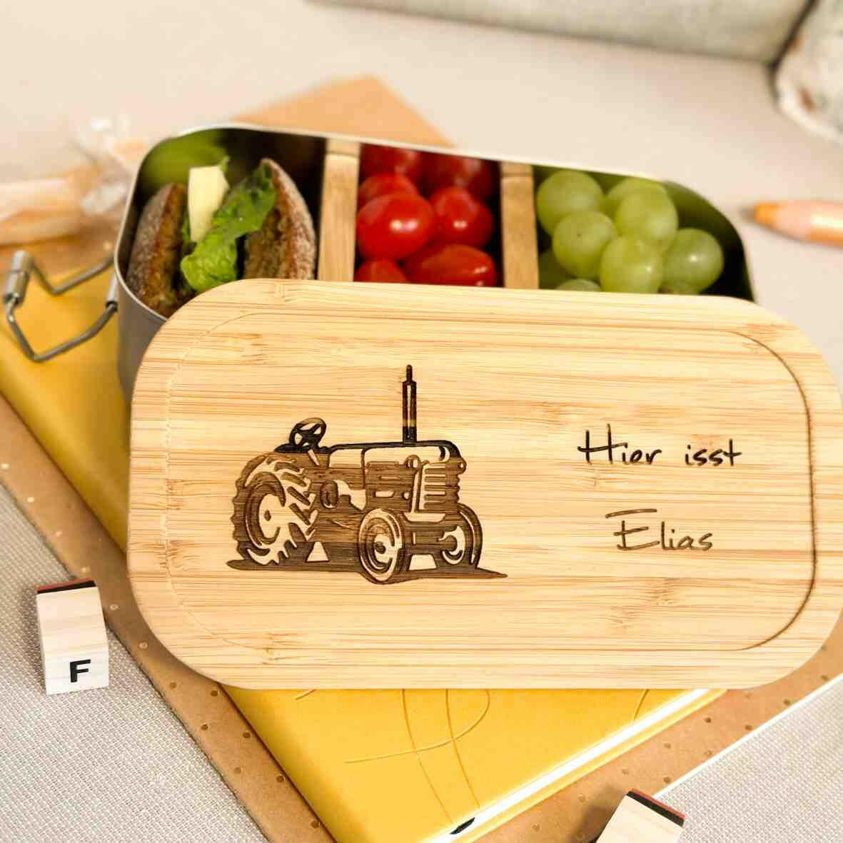 Personalisierte Brotdose Traktor - Edelstahl mit Bambusdeckel.