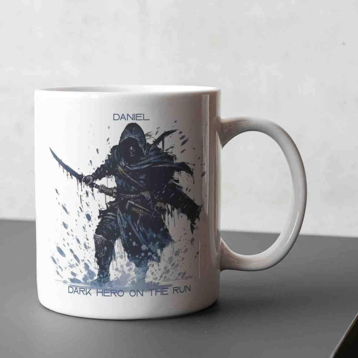 Personalisierte Tasse Dark Hero-Grafik.