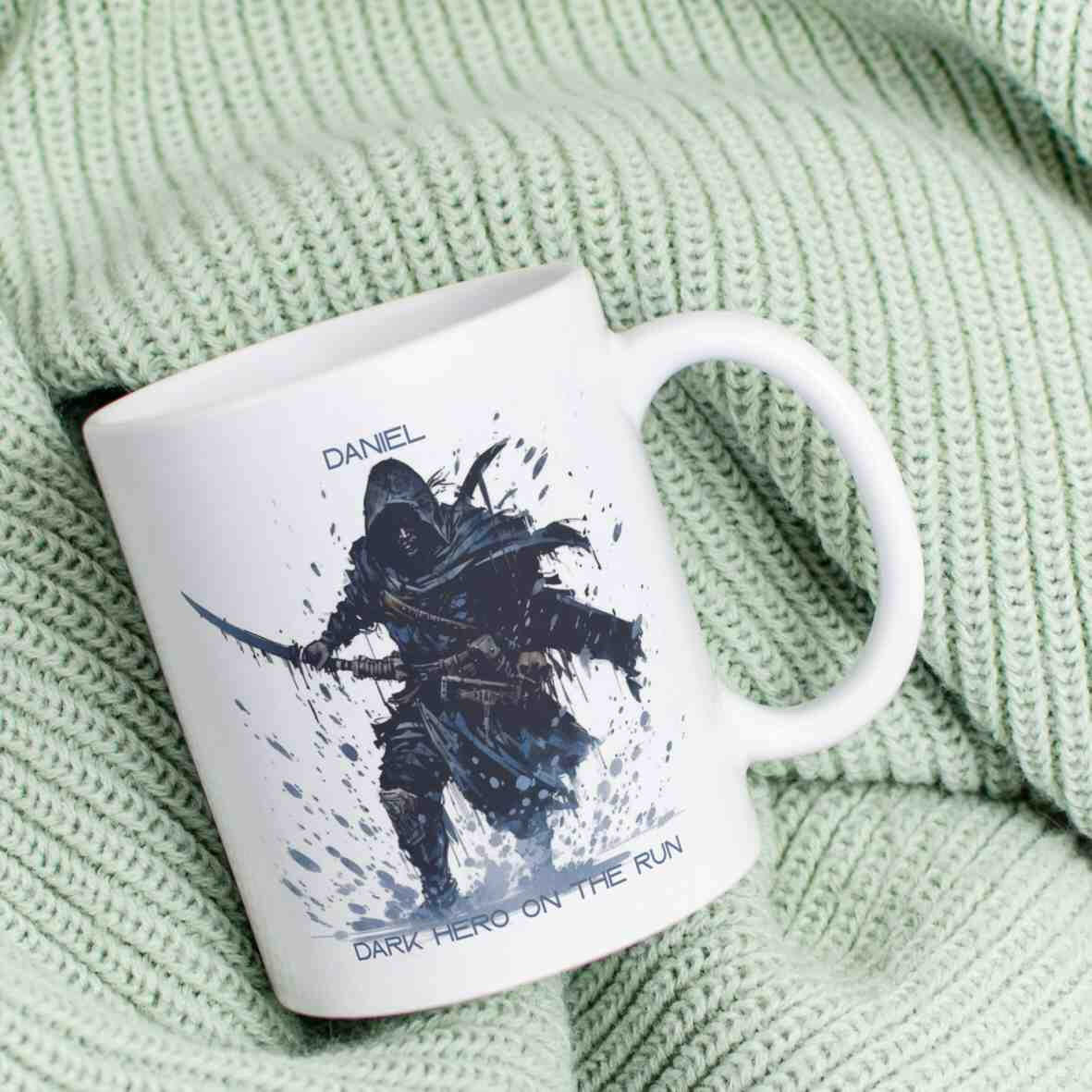 Personalisierte Tasse Dark Hero-Grafik.