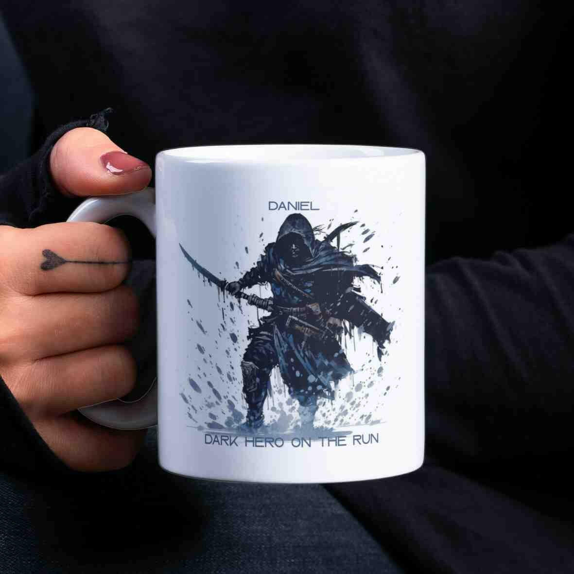 Personalisierte Tasse Dark Hero-Grafik.
