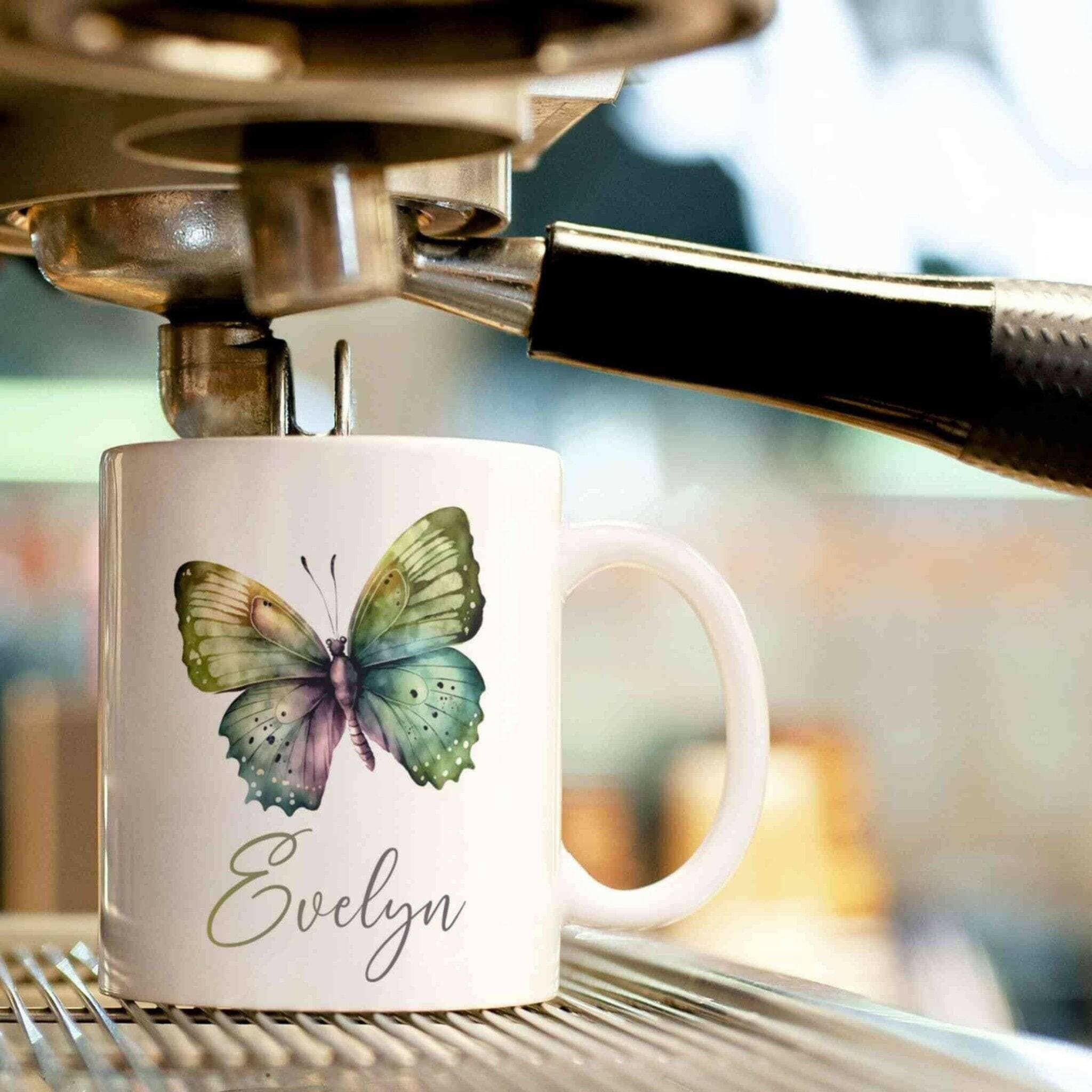 Personalisierte Tasse grüner Schmetterling.