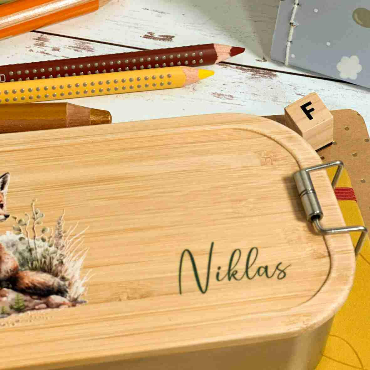 Personalisierte Brotdose Fuchs, farbig bedruckt - Edelstahl mit Bambusdeckel.