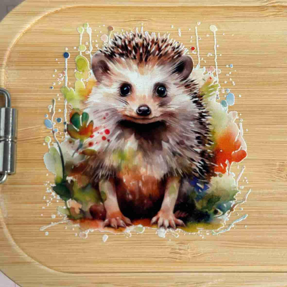 Personalisierte Brotdose Igel, farbig bedruckt - Edelstahl mit Bambusdeckel.