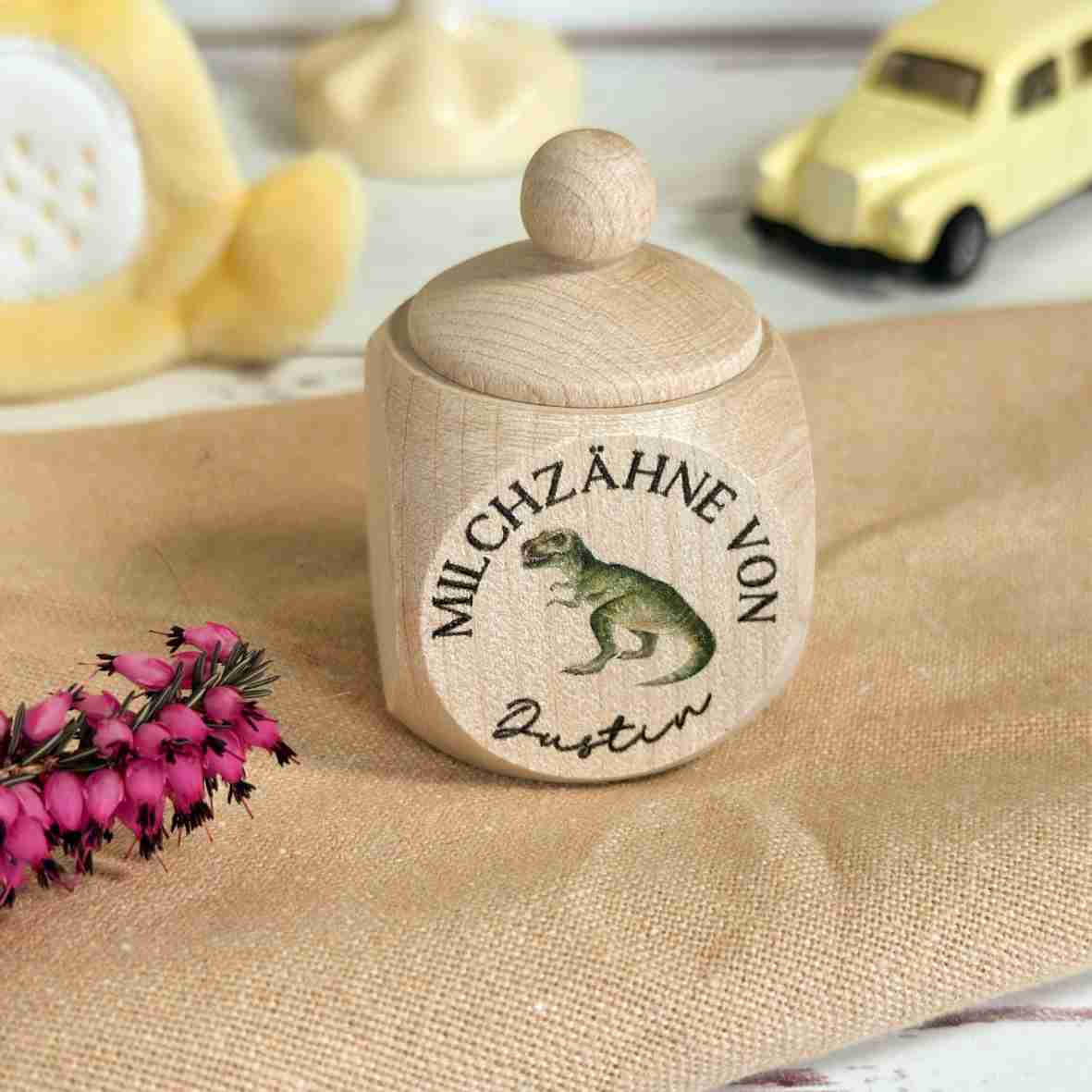 Personalisierte Milchzahndose Dino aus Holz