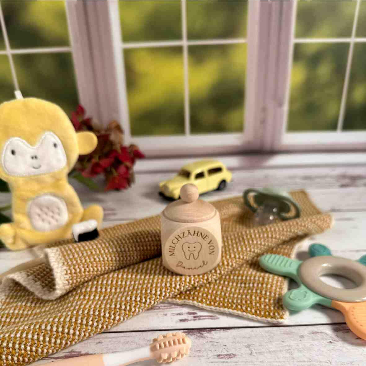 Personalisierte Milchzahndose Regenbogen.