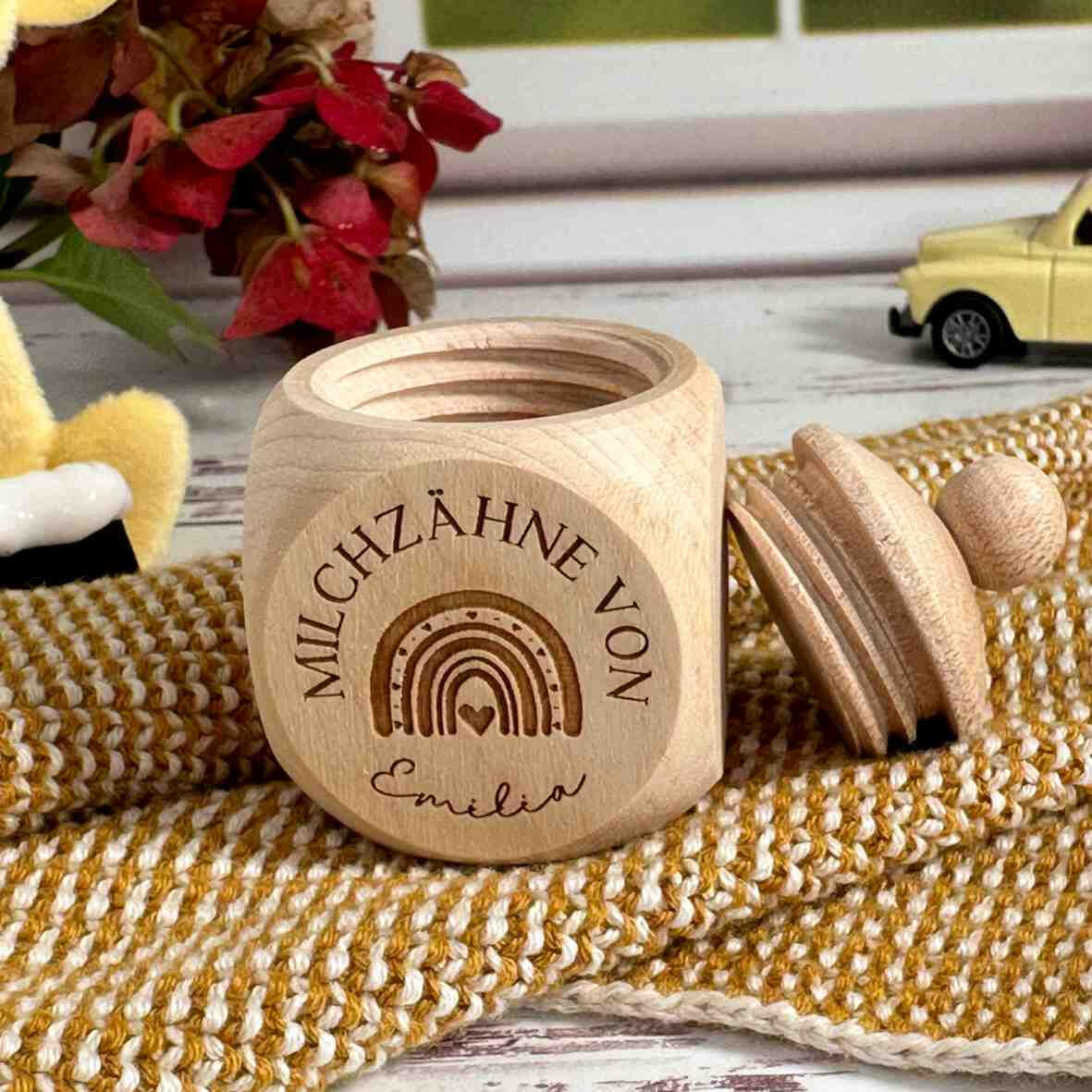 Personalisierte Milchzahndose Regenbogen.