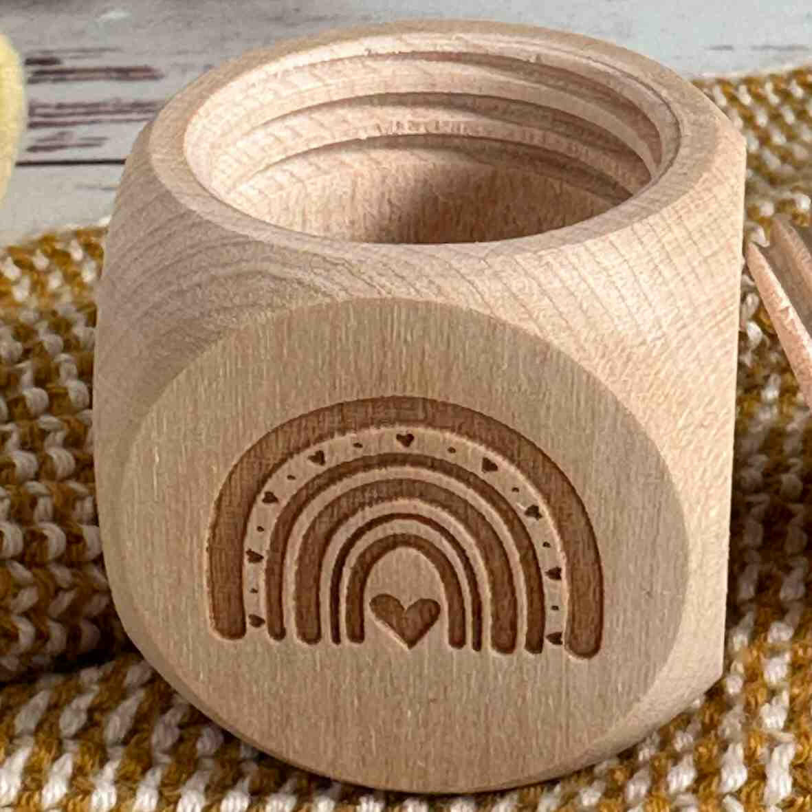 Personalisierte Milchzahndose Regenbogen.