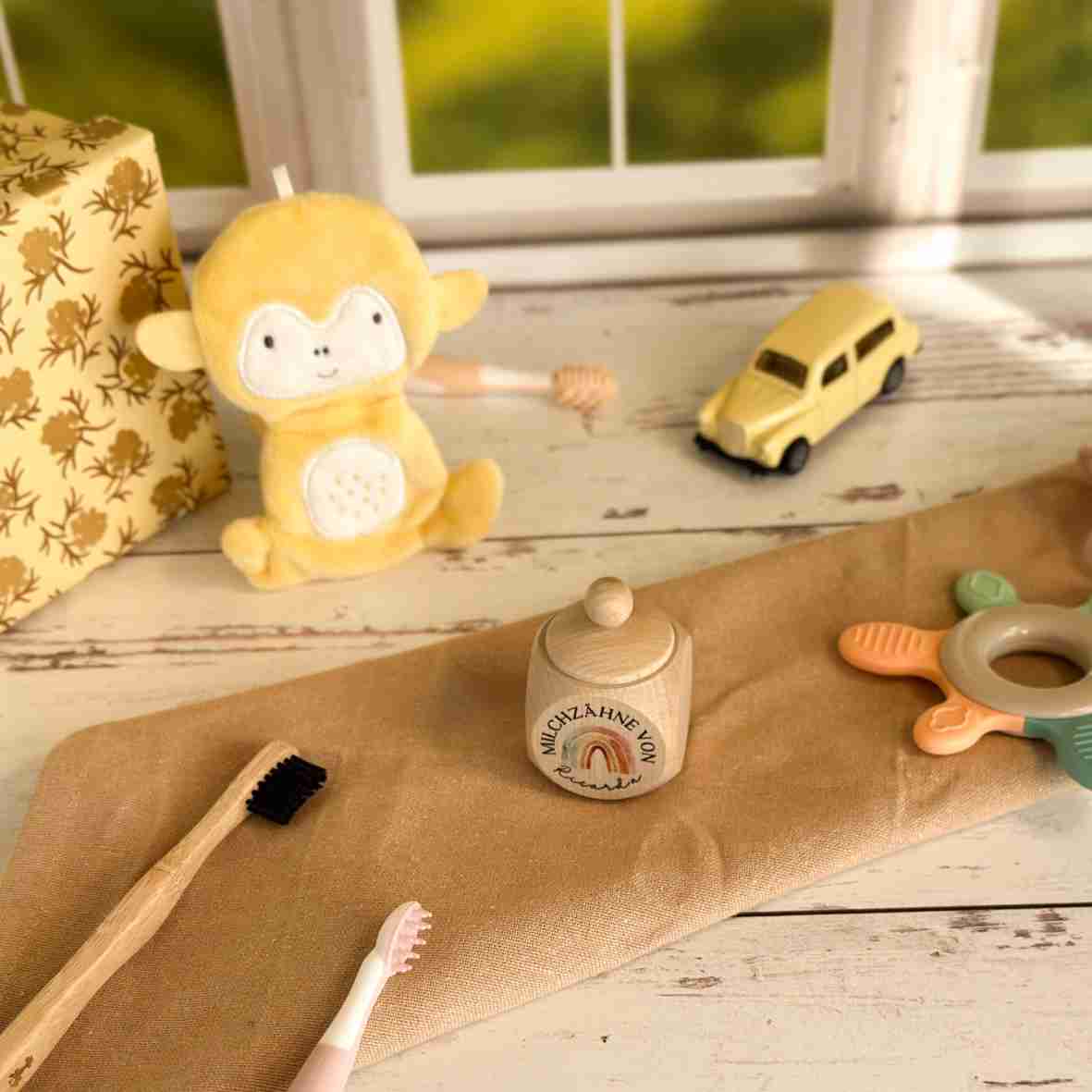 Personalisierte Milchzahndose aus Holz mit buntem Regenbogen und Namen, UV-bedruckt – Erinnerung an die ersten Zähnchen, Geschenk für Kinder
