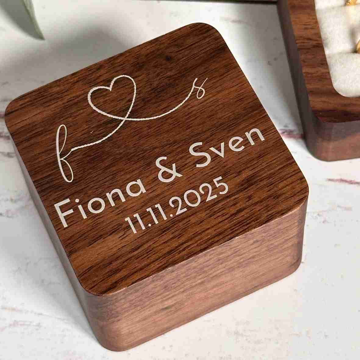 Ringbox Holz Herzlinie Namen