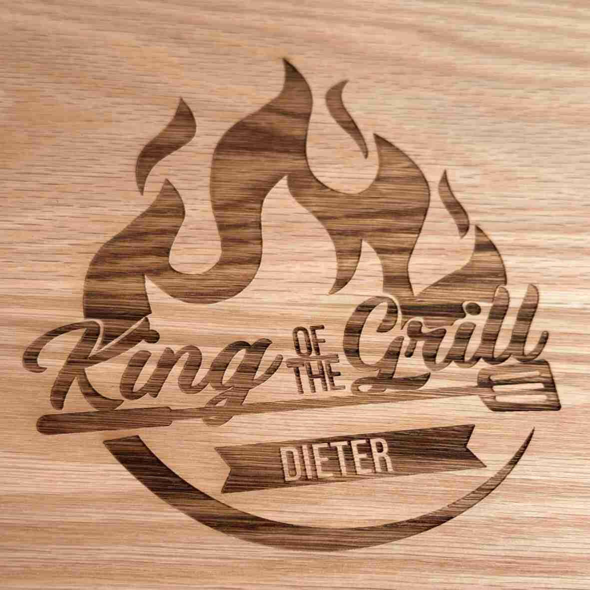 Personalisiertes Schneidebrett Eiche King of the Grill (2).