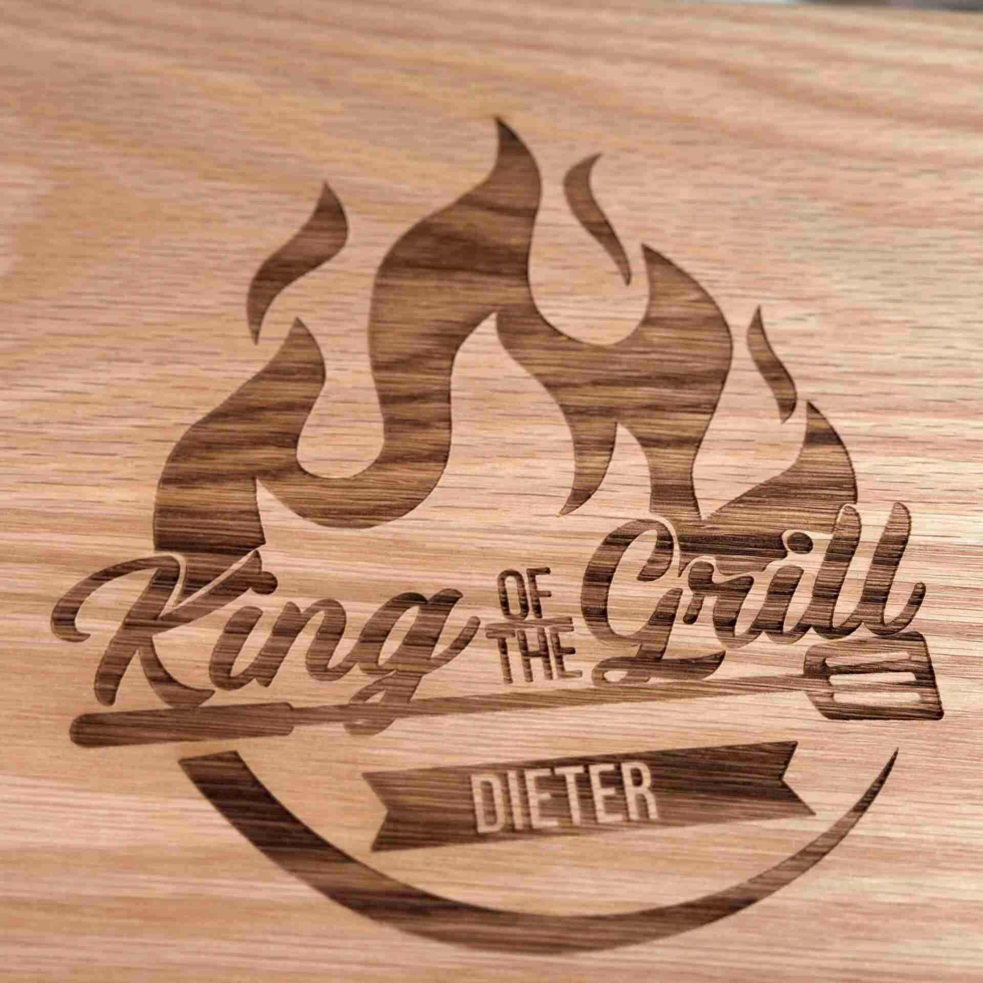Personalisiertes Schneidebrett Eiche King of the Grill (2).