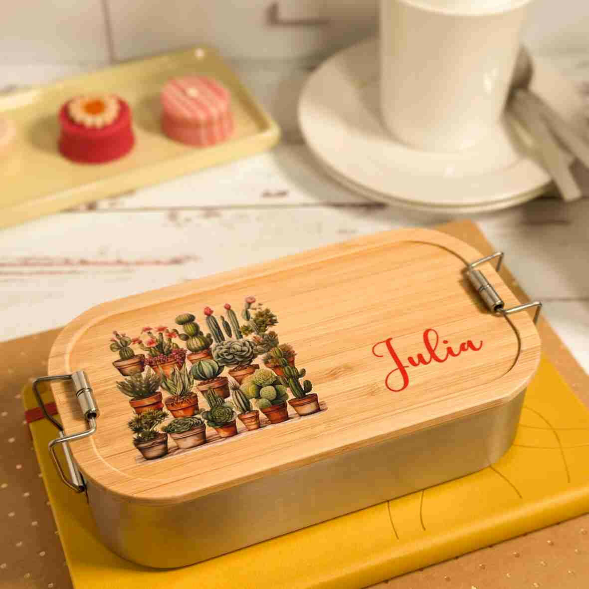 Personalisierte Brotdose Kakteen, farbig bedruckt - Edelstahl mit Bambusdeckel.