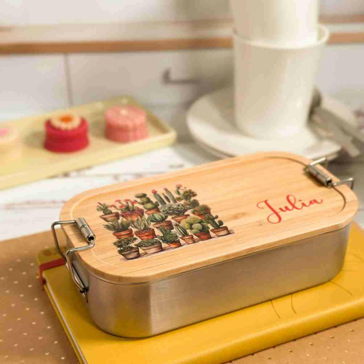 Personalisierte Brotdose Kakteen, farbig bedruckt - Edelstahl mit Bambusdeckel.