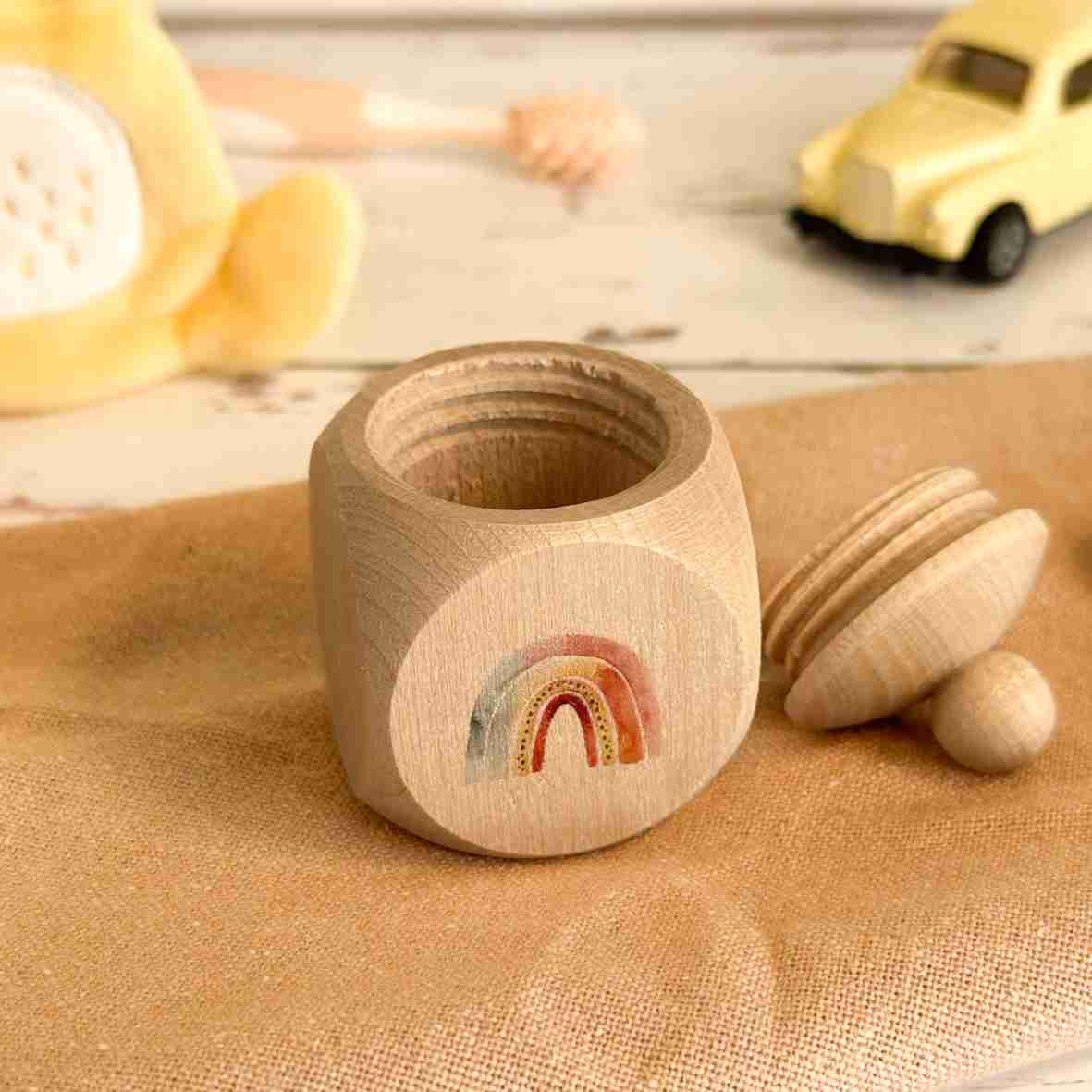 Milchzahndose Holz Regenbogen – personalisiert