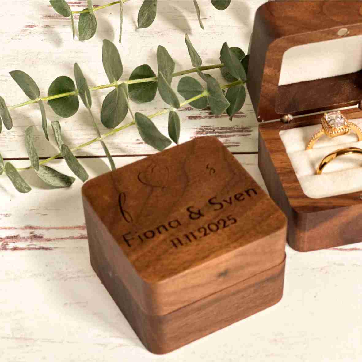 Gravierte Ringbox aus Holz