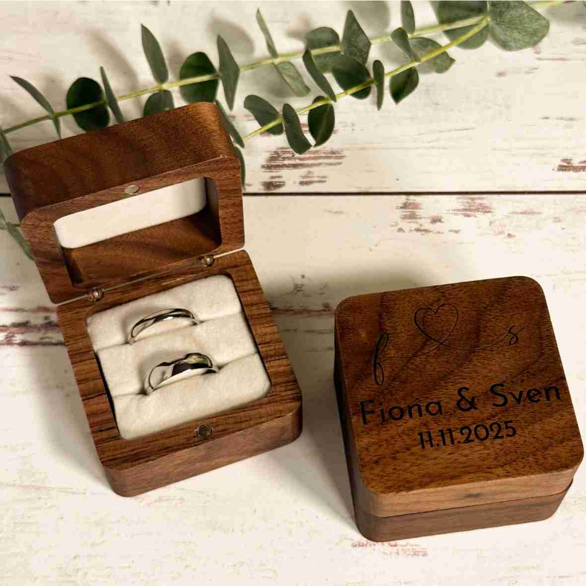 Gravierte Ringbox aus Holz