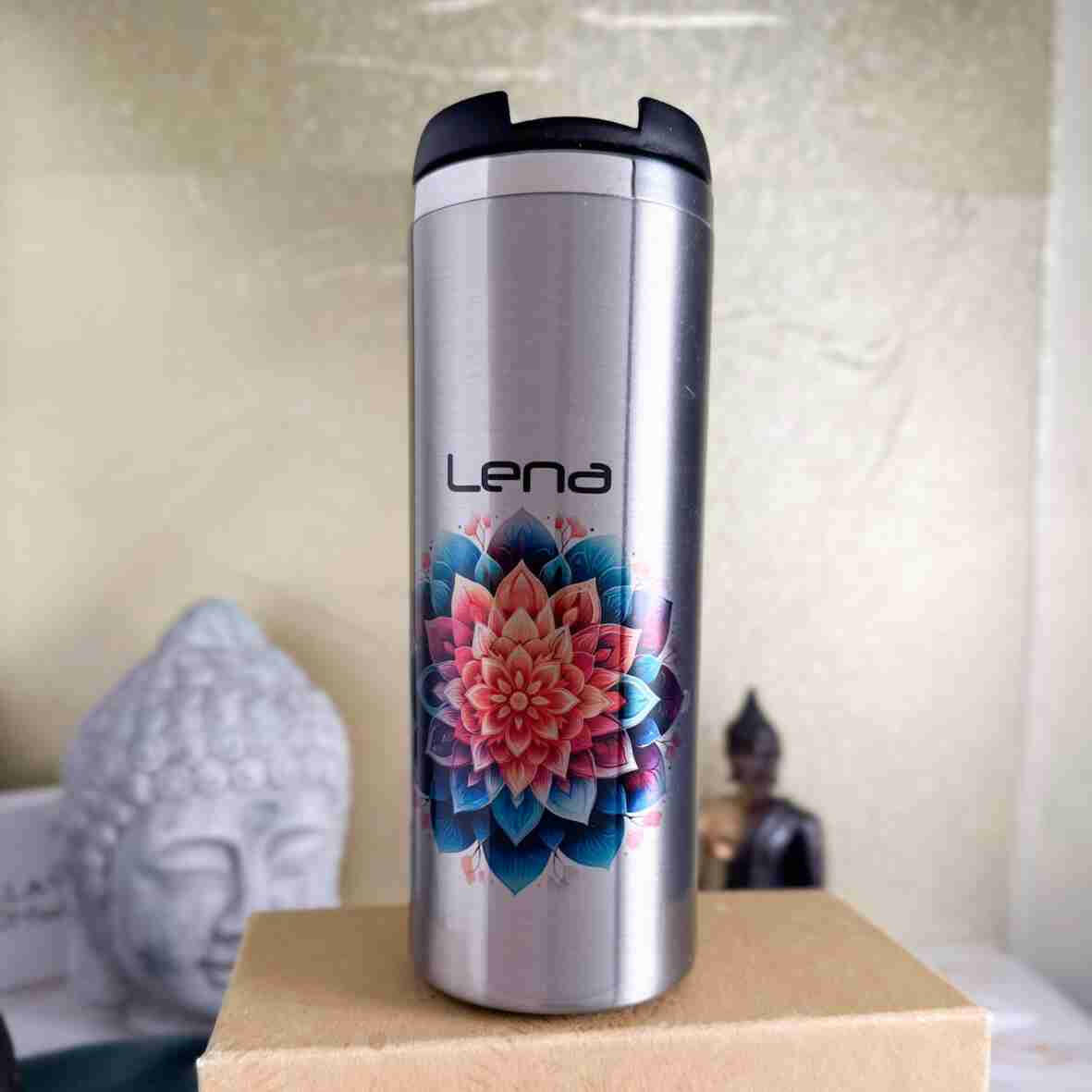 Thermobecher glänzend Namaste bunt.