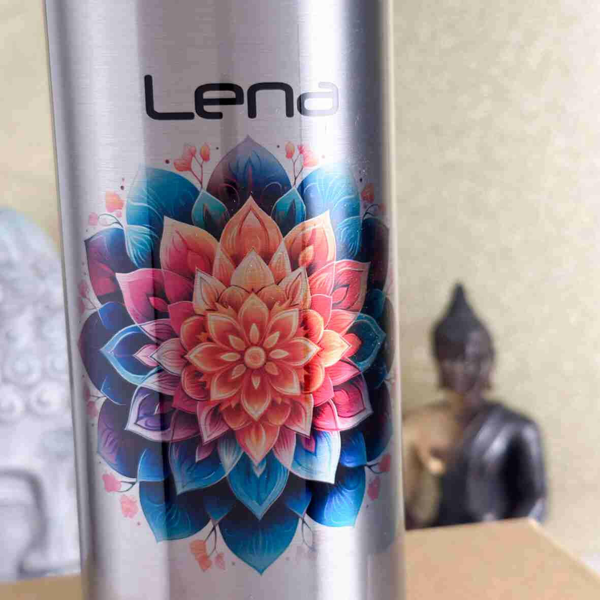 Thermobecher glänzend Namaste bunt.