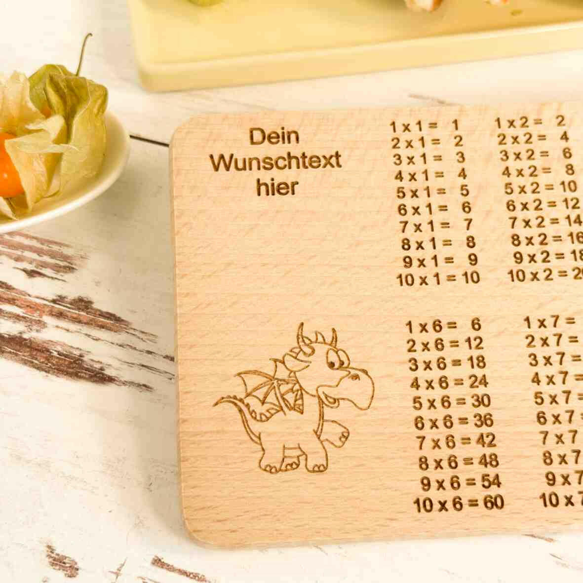Personalisiertes Frühstücksbrettchen 1 x 1 Schulkind (3).