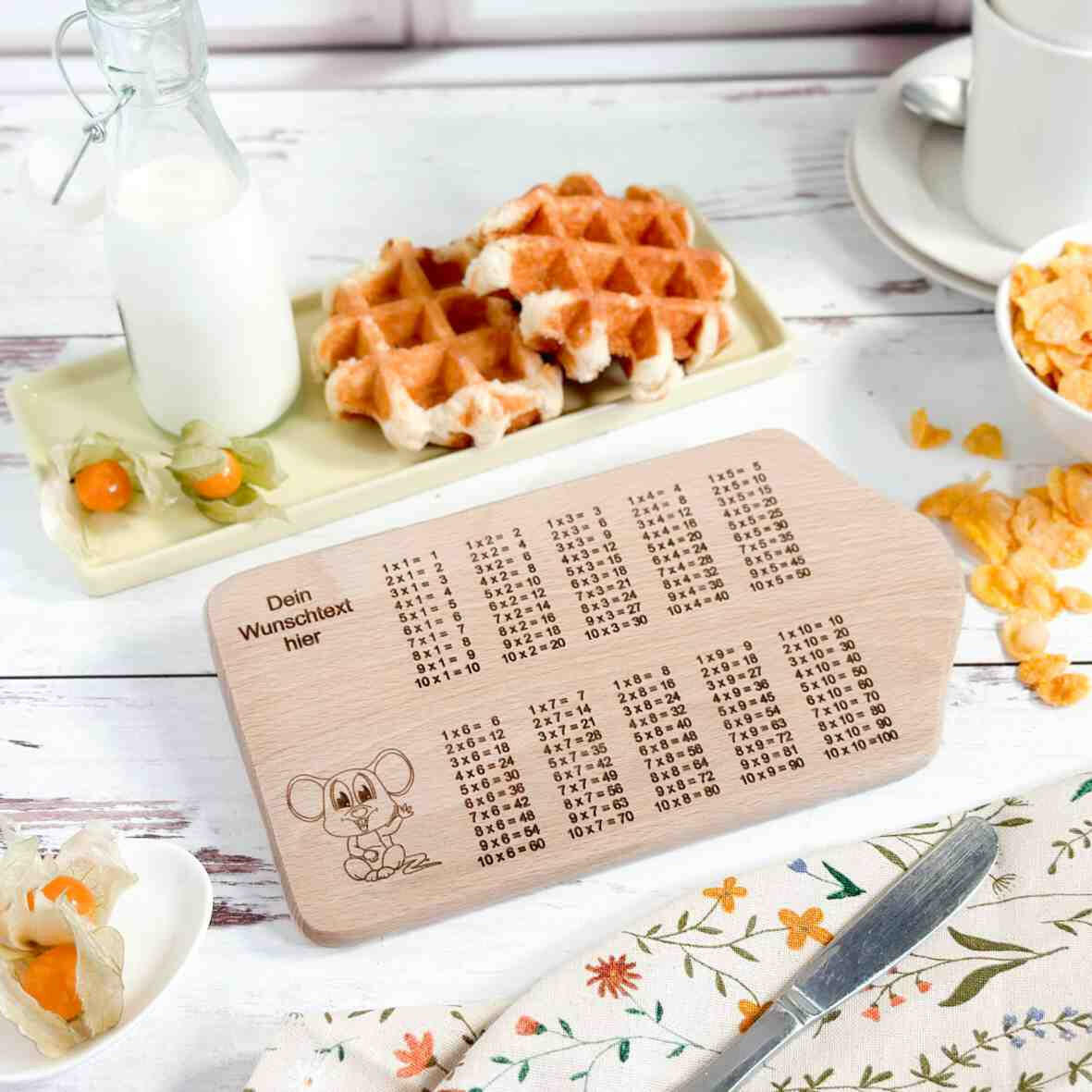 Personalisiertes Frühstücksbrettchen 1x1 Schulkind Kapellenform (4).