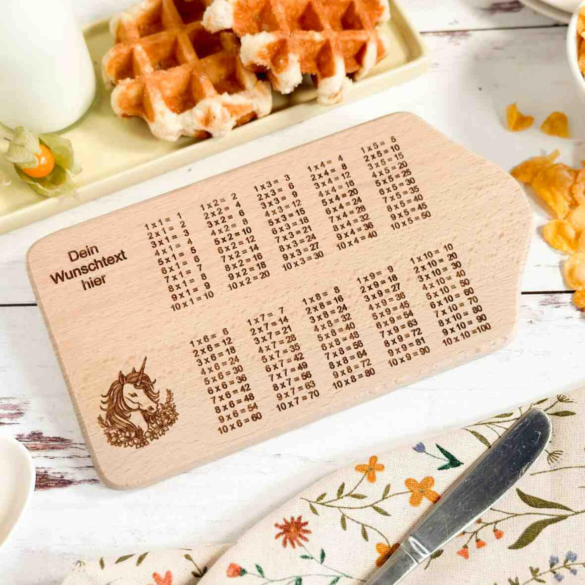 Personalisiertes Frühstücksbrettchen 1x1 Schulkind Kapellenform (4).